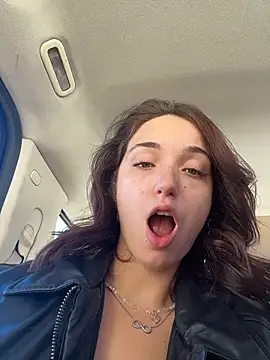 צ'אט XXX בשידור חי של DollyTall