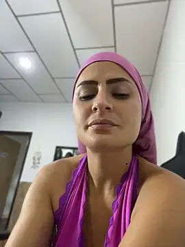 aisha_k: απευθείας συνομιλία ΧΧΧ