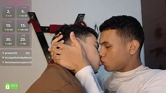 XXX chat uživo modela GoldenBoyDuo
