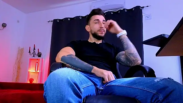 MightyAaron66 élő XXX-chatje