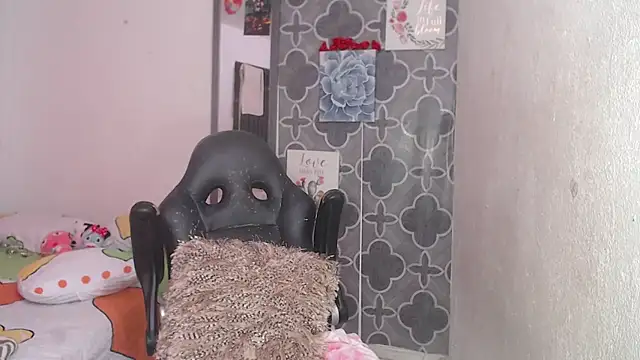 karamirror_ Chat XXX in diretta
