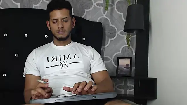 Chris_Dick23 – Live XXX-chat