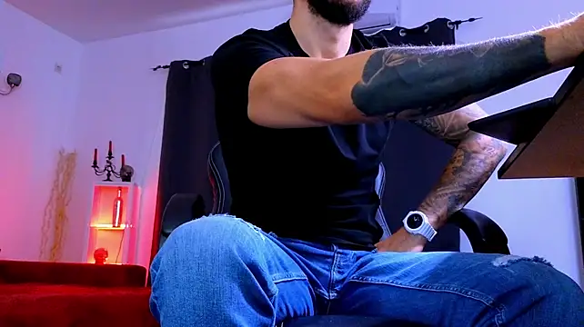 Онлайн чат XXX MightyAaron66
