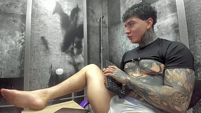 Czat XXX na żywo – Gury_tattoo