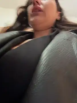 Chatroom XXX en direct de AleksandraRich