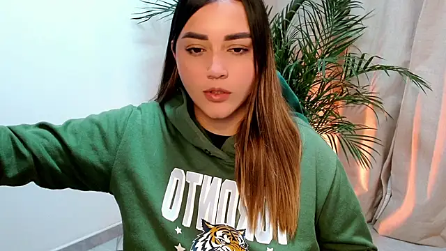 Czat XXX na żywo – Lucia_star__