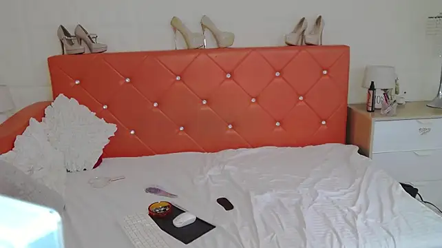 HotIris live XXX chat