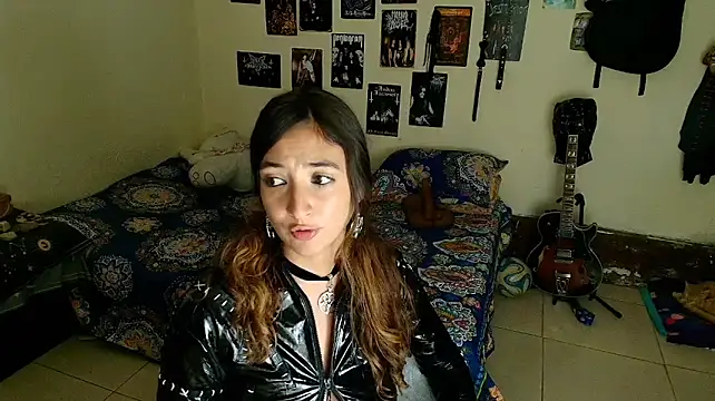 alucarda_666 Adlı Modelin Canlı XXX Sohbeti