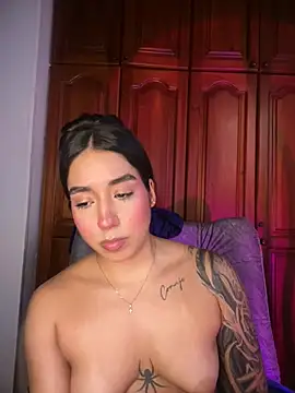 KaditaNavarro Adlı Modelin Canlı XXX Sohbeti