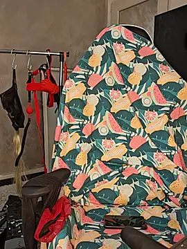 AvaSquirtMilf's Live XXX Chat