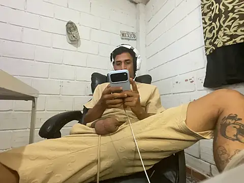 Chat XXX en directo de Max_TheHorseDick
