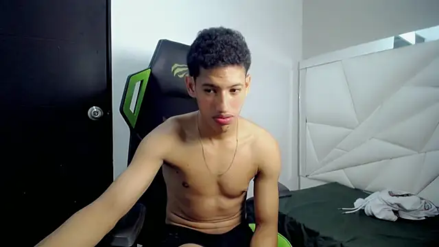 Онлайн чат XXX athlete_reese