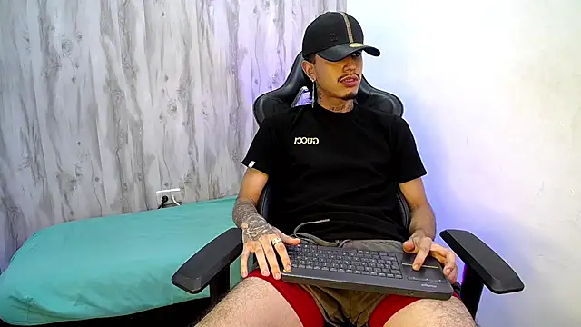 Chat +18 de Tayson_Hot ao vivo