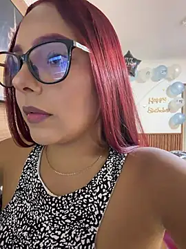 Cherry_rousse Adlı Modelin Canlı XXX Sohbeti