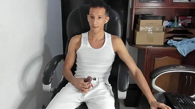 AlphaMarco Chat XXX live