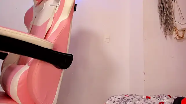 AngelaClarke520 Adlı Modelin Canlı XXX Sohbeti