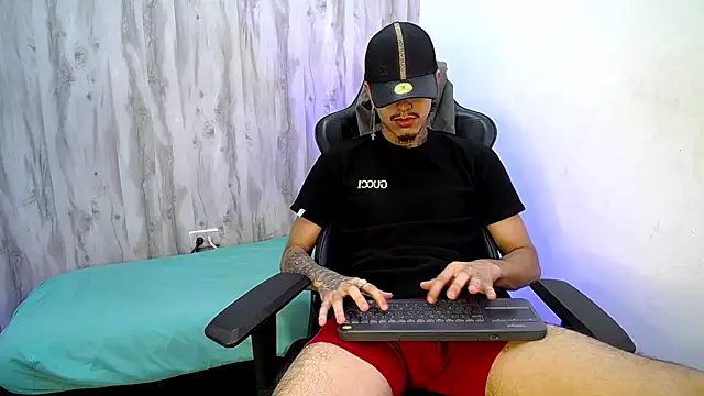 XXX chat uživo modela Tayson_Hot