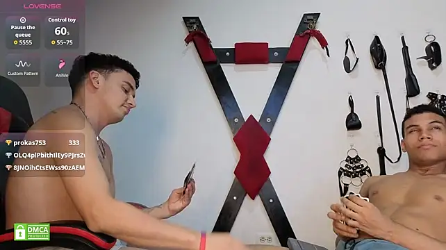 XXX chat uživo modela GoldenBoyDuo