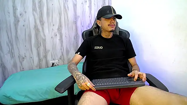 Chatroom XXX en direct de Tayson_Hot
