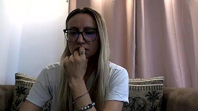 Nataly_Rosy Adlı Modelin Canlı XXX Sohbeti
