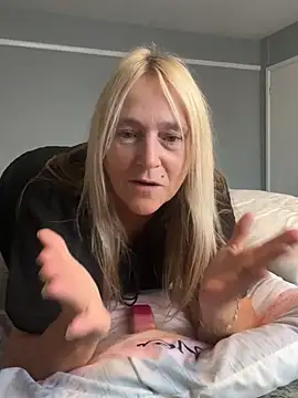 Blondnboujee53's Live XXX Chat