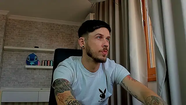 JonahShaw élő XXX-chatje