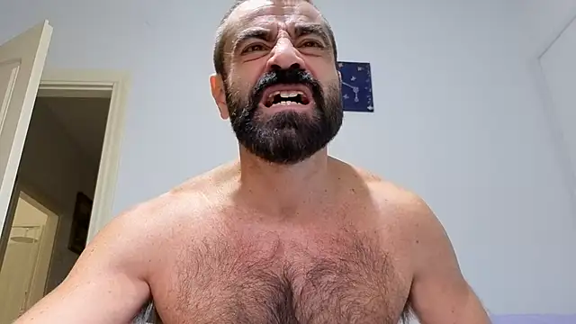 Show modela hairycerberus na web-kameri
