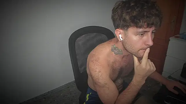 HonestAndrew's Live XXX Chat