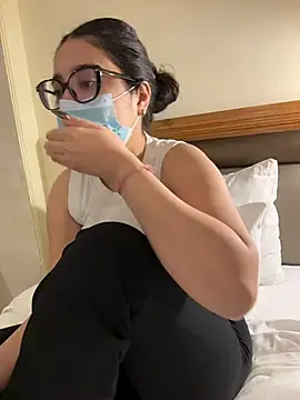 JAsMinE678 - squirt +ride dildo in group show