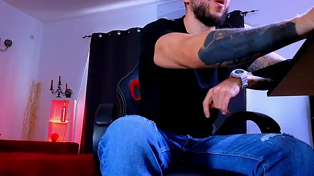 MightyAaron66 Adlı Modelin Canlı XXX Sohbeti