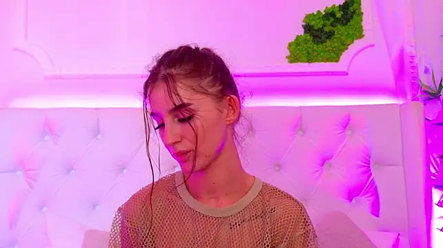 ElisaCharm's Live XXX Chat