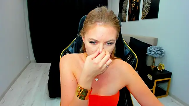 Strawberrye: απευθείας συνομιλία ΧΧΧ