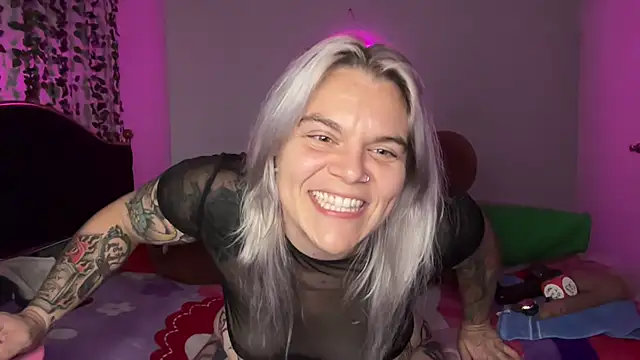 CherryBombBomb Live XXX-chat