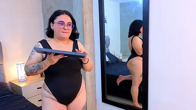 Chat +18 de VelmaHarper ao vivo