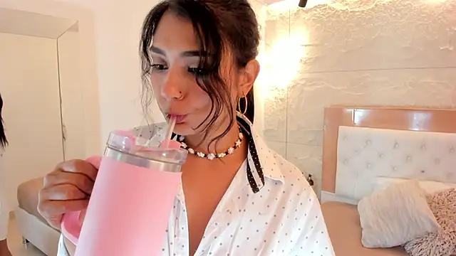Chat XXX ao vivo de NINAMARTINS