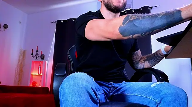 MightyAaron66 Live XXX Chat
