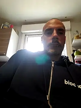Bitechaude4 Live XXX Chat