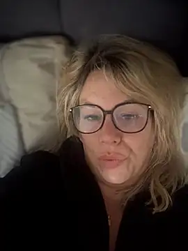 Chatroom XXX en direct de blondebitch2