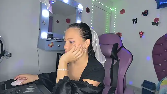soffy_rosses Adlı Modelin Canlı XXX Sohbeti