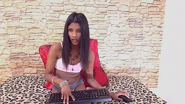 IndianSilkySpice – Live XXX-chat