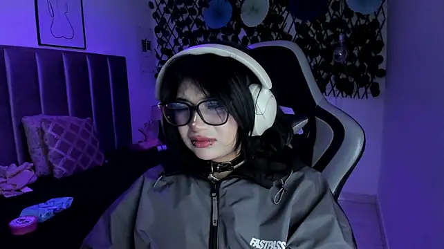 دردشة Kitty_Gang الجنسية المباشرة