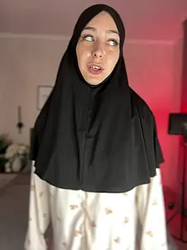 LynaFrost Adlı Modelin Canlı XXX Sohbeti