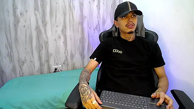 Chat +18 de Tayson_Hot ao vivo