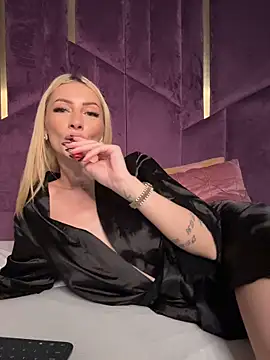 AngieShae Chat XXX in diretta