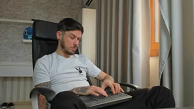 Chatroom XXX en direct de JonahShaw