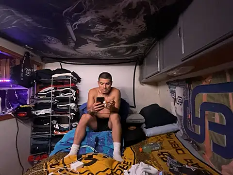 OmarSalasxh33's Live XXX Chat