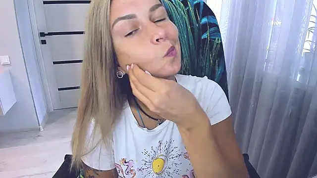 AlexiaDarren Chat XXX in diretta