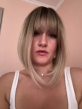 XXX chat uživo modela LunaFoxs