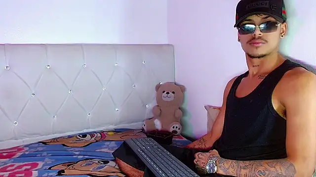 Angel_foxc13 élő XXX-chatje