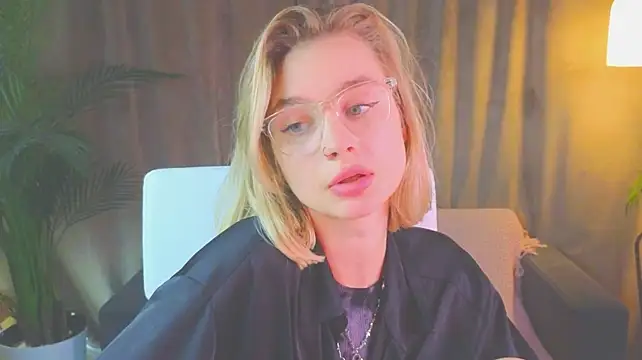 XXX chat uživo modela NoraMoreau